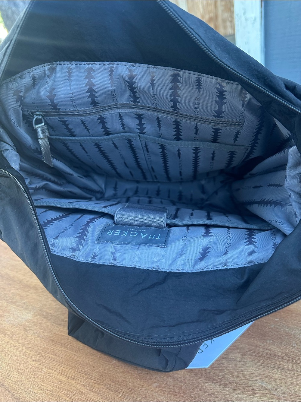 Thacker Cloud Escape Tote - Picture 5 of 5